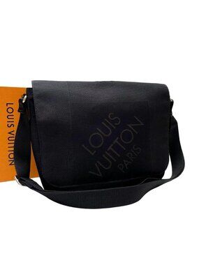 Louis Vuitton Damier Jean Petit Messager Shoulder Bag Black